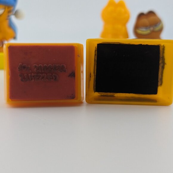 Bundle of 5 Vintage Garfield Collectibles: Toys, Stamps, and Pencil Topper - Picture 6 of 9